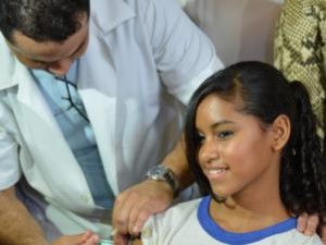 Vacinas contra o HPV para meninas de 10 e 11 anos no início do ano letivo de 2014 Vacinas contra o HPV para meninas de 10 e 11 anos no início do ano letivo de 2014