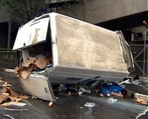 Carro cai em São Paulo da garagem do Hospital Albert Einstein e mata homem que estava na calçada