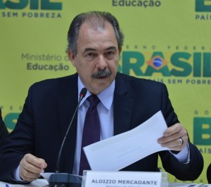 O ministro da Educação, Aloizio Mercadante, durante coletiva faz balanço final do Sistema de Seleção Unificada da Educação Profissional e Tecnológica (Sisutec)