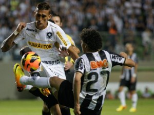 Botafogo empata com Atlético-MG e perde a liderança do Brasileirão