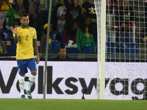 Brasil perde para a Suiça com gol contra de Daniel Alves Brasil perde para a Suiça com gol contra de Daniel Alves