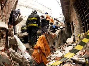 Explosão em uma casa soterra pessoas em na Brasilândia, em São Paulo
