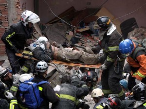 Homem foi resgatado pelo Corpo de Bombeiros com várias queimaduras pelo corpo Homem foi resgatado pelo Corpo de Bombeiros com várias queimaduras pelo corpo
