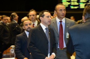 O plenário da Câmara livrou da caçassão o deputado Natan Donadon (sem partido-RO). Donadon foi condenado por peculato e formação de quadrilha