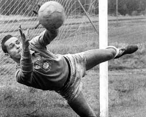 Ex-goleiro Gilmar dos Santos Neves morre em São Paulo aos 83 anos Ex-goleiro Gilmar dos Santos Neves morre em São Paulo aos 83 anos