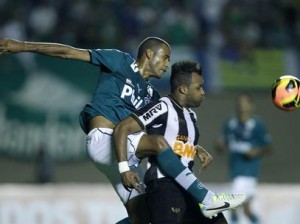 Atlético-MG empata sem gols com o Goiás no Serra Dourada