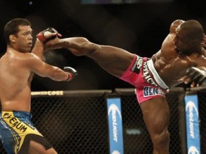 Lyoto levanta torcida no UFC 163, mas perde luta apertada para Davis Lyoto levanta torcida no UFC 163, mas perde luta apertada para Davis