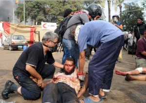 Os manifestantes, por outro lado, relatam até 2.200 mortos e mais de 10 mil feridos Os manifestantes, por outro lado, relatam até 2.200 mortos e mais de 10 mil feridos
