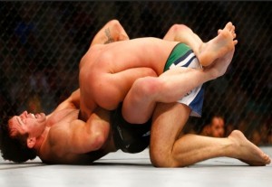 Shogun é finalizado pelo americano Chael Sonnen no UFC