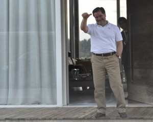 O senador boliviano Roger Pinto Molina, de 53 anos, está na casa de seu advogado Fernando Tibúrcio Peña O senador boliviano Roger Pinto Molina, de 53 anos, está na casa de seu advogado Fernando Tibúrcio Peña