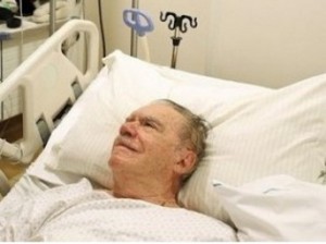 Sarney passa por cateterismo no Hospital Sírio-Libanês em São Paulo