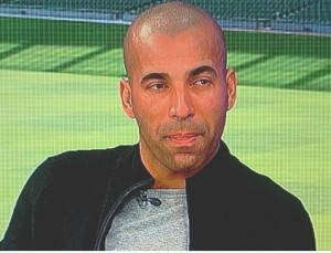 Emerson Sheik pede desculpa pelo "selinho" dado em amigo