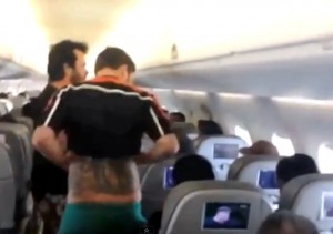 Deputado Feliciano é hostilizado em avião por "simpatizantes" do movimento Gay