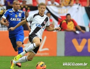Vasco sai atrás, reage, mas fica no empate com o Corinthians