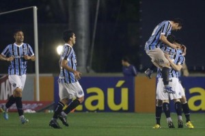 Grêmio vence o Vasco, dentro de São Januário, e se solidifica no G4Vasco x Grêmio 20132