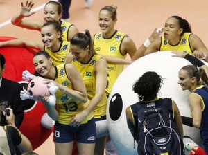 Brasil vence Sérvia e se aproxima do nono título do Grand Prix Brasil vence Sérvia e se aproxima do nono título do Grand Prix