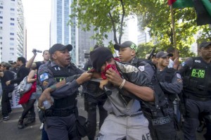 7 de Setembro: No Rio Tropa de Choque faz prisões de manifestantes 7 de Setembro: No Rio Tropa de Choque faz prisões de manifestantes