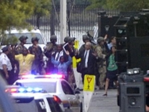 Sobe para 12 o número de mortos no ataque à base da Marinha americana Sobe para 12 o número de mortos no ataque à base da Marinha americana
