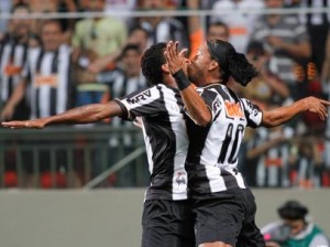 Atlético-MG aplica derrota no Vasco e sobe para o 8º lugar no Brasileirão Atlético-MG aplica derrota no Vasco e sobe para o 8º lugar no Brasileirão