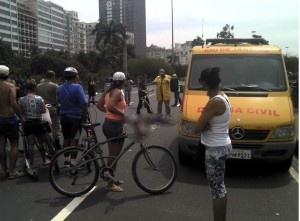 Idoso morre atropelado e 3 ficam feridos por Motoqueiros que invadiram área de lazer do aterro do Flamengo