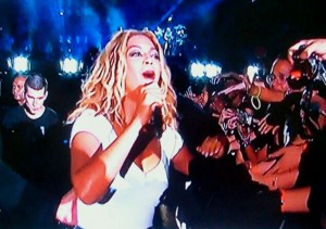 Beyoncé canta no meio do povão e leva o "Funk do Lelek" para o Rock in Rio Beyoncé canta no meio do povão e leva o "Funk do Lelek" para o Rock in Rio