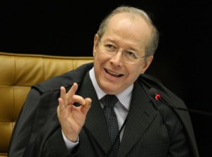 Decisão sobre Mensalão no STF fica nas mãos do ministro Celso de Mello