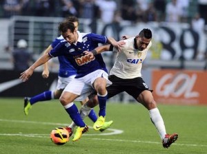 Cruzeiro empata com o Corinthians, fora de casa e abre 8 pontos na liderança Cruzeiro empata com o Corinthians, fora de casa e abre 8 pontos na liderança