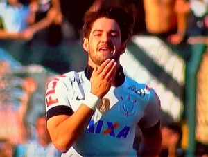 Em ritmo de festa Corinthians goleia o Flamengo no Pacaembu Em ritmo de festa Corinthians goleia o Flamengo no Pacaembu