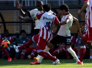 Corinthians empata sem gols com Náutico no Pacaembu