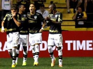 Botafogo vira fora de casa contra o Criciúma com golaço no fim e chega a 36 pontos no Brasileirão Botafogo vira fora de casa contra o Criciúma com golaço no fim e chega a 36 pontos no Brasileirão