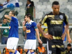 Cruzeiro atropela Botafogo e abre sete pontos na liderança do Brasileirão
