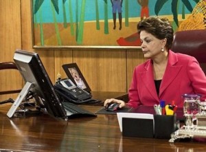 Dilma volta a "Twitar" e lança perfis no Instagram e no Facebook Dilma volta a "Twitar" e lança perfis no Instagram e no Facebook