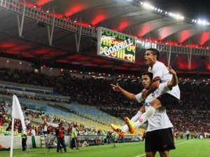Flamengo toma virada do Atlético-PR e cai de 4 no Maracanã
