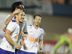 Cruzeiro vence o Goiás fora de casa e consolida ainda mais a liderança