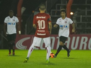 Internacional empata com o Atlético-PR no primeiro jogo das quartas de final Internacional empata com o Atlético-PR no primeiro jogo das quartas de final
