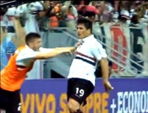 São Paulo derrota o Náutico na Arena Pernambuco