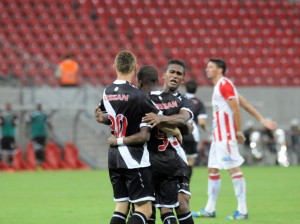 Vasco vence fácil o Náutico na Arena Pernambuco