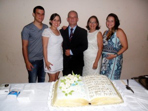 Pr. Rômulo e Família na comemoração do jubileu de prata no Ministério da Palavra