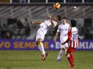 Santos empata com o Náutico em casa e distancia do G-4