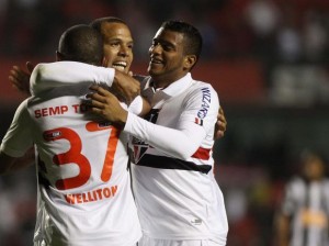 São Paulo vence o Atlético-MG no Morumbi e sobe na tabela