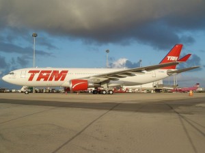 Passageiros ficam feridos em pouso forçado de um avião da TAM em Fortaleza