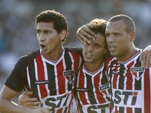 São Paulo derrota o Vasco e fica fora da Z4 - Foto: Wagner Meier/Agif São Paulo derrota o Vasco e fica fora da Z4 - Foto: Wagner Meier/Agif