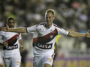 Vasco perde de virada para o Vitória em São Januário e crise instala Vasco perde de virada para o Vitória em São Januário e crise instala