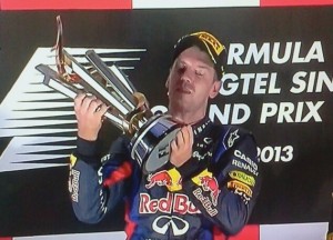 Vettel é vitorioso em Cingapura, fica mais distante de Alonso e perto do título