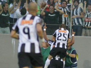 Atlético-MG vence o Cruzeiro com gol no final do jogo