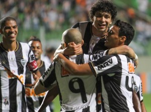 Atlético-MG goleia a Ponte Preta, reassume o 5º lugar e fica a três pontos do G4