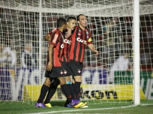 Atlético-PR vence o Grêmio em Curitiba pela Copa do Brasil