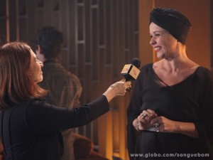 Bárbara Ellen é só alegria na entrevista a Sueli Pedrosa (Foto: Jacson Vogel/TV Globo)