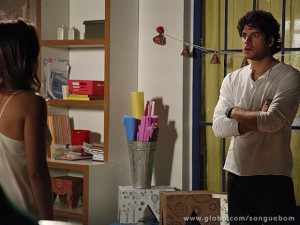 Bento fica chocado com a revelação de sua não irmã (Foto: Ellen Soares/TV Globo) Bento fica chocado com a revelação de sua não irmã (Foto: Ellen Soares/TV Globo)