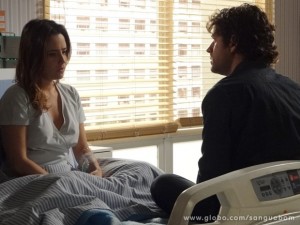 Bento vai ao hospital para se consolar com Malu e acaba descobrindo falcatruas de Amora (Foto: Sangue Bom/TV Globo) Bento vai ao hospital para se consolar com Malu e acaba descobrindo falcatruas de Amora (Foto: Sangue Bom/TV Globo)
